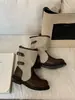 2026 Nova Fivela de Cinto Patchwork Vintage Salto Grosso Botas de Cano Médio Estilo Martin para Mulheres Moda Cowboy Ocidental Versátil Botas de Equitação
