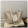 Bolsa Tote Popular de Gran Capacidad Otoño e Invierno 2025 Bolso Cruzado Retro de Hombro Único Bolsa para Estudiantes Universitarios y Viajes Diarios