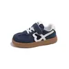 Tenis Versátiles de Moda para Niñas para Uso Diario al Aire Libre 2025 Verano Nuevo Estilo Estilo Velcro para Niños Zapatos para Correr Convenientes