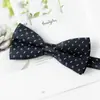 Accesorios para Traje Formal de Negocios para Hombre Set de Tres Piezas Corbata Pajarita Pañuelo de Bolsillo Rojo con Puntos de Polka Atado a Mano En Stock Venta al por Mayor