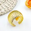 Decoración Popular de Hotel Europea y Americana Anillo para Servilletas Metálico Abierto Forma de Tambor Hebilla para Servilletas con Patrón Vertical Fabricante de Anillos para Servilletas Venta al por Mayor