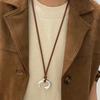 Collar Nuevo Estilo Primavera y Verano de Cordón de Cuero Marrón con Colgante Abstracto de Cuerpo Humano en Plata, Cadena para Suéter, Cadena para Clavícula de Lujo Ligero de Nicho
