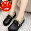 Outono/Inverno 2026 Novos Sapatos de Algodão Retrô com Fivela Mágica de Couro Macio, Acolchoados com Lã de Cordeiro, Quentes, Antiderrapantes, com Solado Macio, Sapatos da Moda