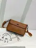 Bolsa de Hombro Versátil Estilo Coreano para Comercio Exterior Transfronterizo Moderna Popular con Solapa en Relieve Bolso Cruzado Europeo y Americano Nuevo Bolso Retro para Mujer