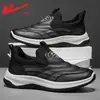 Zapatos Deportivos para Hombre HuiLi 2026 Estilo Nuevo Superficie de Cuero Zapatos Casuales para Caminar Antideslizantes Slip-on Zapatos para Padre