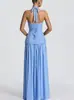 Vestido de festa romântico e elegante estilo francês com fenda, saia longa, cintura com amarração, aplicação de renda, gola halter e sem alças