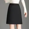 Saia justa de cor sólida, moderna e versátil, para mulheres, novo estilo outono 2026, saia curta elegante e que afina, de cintura alta, para o trabalho