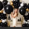 Set de arco de globos para fiesta de 149 piezas, incluyendo tamaños de 18 pulgadas, 12 pulgadas, 10 pulgadas y 5 pulgadas. El diseño fácil de instalar de la corona de globos realza la atmósfera de la fiesta. Adecuado para decoraciones de globos de varios tamaños para graduaciones, bautizos de bebés, revelaciones de género y fiestas de cumpleaños. Negro.