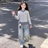 Conjunto de Duas Peças para Meninas Outono e Primavera Cardigan Retrô Xadrez Color-Block Estilo College Jeans Fofo Estilo Coreano Tendência