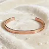 Pulseira Feminina Europeia e Americana Transfronteiriça Novo Estilo Personalizada de Aço Inoxidável Polido Aço Titânio Formato C, Pulseira Aberta Fashion e Simples