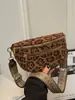 Bolsas de Comércio Exterior 2026 Nova Bolsa Transversal Estampada de Leopardo Grande Capacidade Versátil para o Dia a Dia Tendência Bolsa de Ombro Feminina