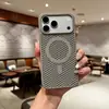 Adequada para iPhone 18 Pro Max, esta capa de telefone magnética, com sensação de pele e dissipação de calor, oferece proteção respirável e resistente a quedas, com um design minimalista