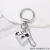 Llavero Colgante de Lentejuela con Forma de Corazón y Lazo Brillante Plateado DIY Simple Versátil Colgante de Corazón Hebilla de Puerta Adorno