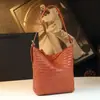Nuevo Bolso Cubo Tejido Retro 2026 para Mujer, Bolso Cruzado de Cuero Genuino Moderno y Versátil, Bolso Sencillo de Hombro Debajo del Brazo