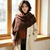 Moda Nueva Otoño e Invierno Bufanda Cálida Anti-Frío de Cachemira Sintética Chal Doble Cara con Borlas para Mujer Cuello Alto de Alta Gama Invierno