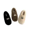Zapatos de felpa de pelo de visón para mujer, adecuados para usar al aire libre en otoño e invierno, estilo nuevo, forrados de felpa, cálidos, slip-on, de algodón, peludos para mujer