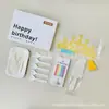 Utensilios para pastel cumpleaños juego de regalo de seis piezas tienda de repostería juego de suministros para fiesta al por mayor juego de cubiertos y platos desechables