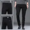 Jeans preto elástico Hong Kong para homens, corte slim, tendência primavera/outono 2026, calça social coreana