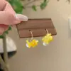 Super Fada da Primavera Ganchos de Orelha com Franjas de Flores Brancas Luxo Acessível Nicho Brincos de Alta Qualidade Brincos Únicos e Bonitos para Mulheres Brincos