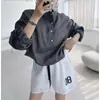 En stock coreano chic nuevo estilo casual con botones cuello mao cordón en la espalda sudadera con letras chaqueta casual holgada mujer