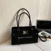 Bolsa Grande de Alta Qualidade Moda Feminina Outono e Inverno Retro Novo Estilo 2025 Casual Versátil de Ombro Único para o Dia a Dia Bolsa de Axila