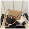 Bolsa feminina de design nicho 2024 nova textura fecho lua bolsa de ombro axila bolsa transversal feminina moda personalizada