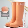 Botas de lluvia para mujer hasta la pantorrilla, engrosadas, a la moda, con puños elásticos, antideslizantes, engrosadas, para adultos, adecuadas para uso en la cocina, cálidas e impermeables.