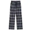 Pantalones casuales versátiles de cuadros blancos y negros para hombre, estilo americano de otoño, pantalones rectos de pierna ancha, pantalones casuales de cuadros deportivos de alta costura para hombre