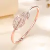 Joyería Transfronteriza Europea y Americana, Pulsera de Moda de Lujo de Alta Gama con Forma de Hoja Incrustada de Diamantes para Mujer, Para Regalar, Accesorio de Mano Elegante y Versátil