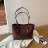 Bolsa Casual Transfronteiriça para Trajeto Diário Feminina Grande Capacidade 2026 Nova Outono Inverno Versátil Retrô Bolsa de Ombro Moda Bolsa Tote