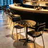 Mesa alta de bar de lujo ligero con sillas tapizadas, diseño minimalista moderno para un bar o pub, mesa y sillas negras y doradas, elegante mesa y sillas de comedor para cafetería
