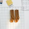 Z092 Calcetines Infantiles, El Único Calcetín Infantil de Moda, Nuevos Calcetines de Media Caña Arrugados de Color Sólido Rayados para Primavera