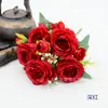 Escena de boda con diseño de flor de peonía multicapa de 5 cabezas, arreglo para mesa de decoración, novia sosteniendo flor, Philippos de simulación