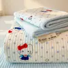 Funda de Cama Cálida Engrosada Juego de Tres Piezas Vellón de Leche Temporada de Otoño e Invierno Protector de Cama Cubierta de Cama Más Terciopelo Simple para Cama Cubierta Protectora