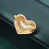 Versión Coreana de Broche Romántico Rojo de Amor con Pedrería Dulce de Niña Corazón Lleno de Diamantes Broche de Corazón de Melocotón Joyería Versátil Venta al por Mayor