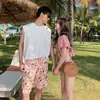 Pantalones de Bikini Rosados Estilo Coreano con Abertura Traje de Baño de Tres Piezas para Mujer Vacaciones en la Costa Pantalones de Playa para Hombre Traje de Baño de Pareja