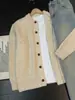 Elegante cárdigan de punto para hombre estilo americano, un suéter sofisticado y relajado para otoño/invierno con un aire vintage y de "viejo dinero".
