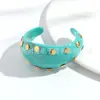 Pulsera de Brazalete Abierto Geométrica de Resina con Remaches Europeos y Americanos Lujo Ligero Nicho Alta Gama Personalidad Cadena de Mano Temperamento Joyería de Mano Simple para Mujer