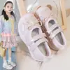 Tênis Esportivo Feminino 2026 Novo Primavera/Outono Respirável Solado Macio Velcro Versátil Sapatos de Princesa Calçados Casuais Infantis
