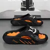 Sandálias de verão masculinas para uso externo, tipo chinelo, com toque confortável, chinelos esportivos antiderrapantes para homens, para uso interno em casa, chinelos modernos de sola grossa, transfronteiriço