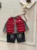 Coleção Outono/Inverno 2026: Coletes de plumas leves para meninos usarem como peça externa, coletes quentes para bebês e crianças pequenas usarem como peça íntima