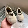 Sapatos Peludos de Moda Retro para Bebê Inverno 2026 Meninas Veludo Plus Quente Sapatos Mary Jane Solado Macio Sapatos de Algodão Peludo