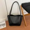 Bolso Tejido Vintage de Gran Capacidad para Mujer Otoño Simple Nuevo 2026 Bolso Cruzado Casual Bolso Tote para el Trabajo y el Trayecto