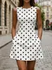 Vestido Curto Slim Fit Sem Mangas Gola Redonda Cintura Marcada Poá Retrô Europeu e Americano 2026 Vestido Casual Estilo Europeu e Americano para Encontros