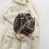Bolso estilo cubo de estilo étnico Otoño 2023 Nueva moda de celebridades de Internet Bolso bandolera de hombro de moda nicho Bolso de mujer de gran capacidad