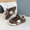 Zapatos Casuales de Lona para Niños 2026 Parche de Estrella Suela Suave Antideslizantes Lentejuelas Modernos de Moda Transpirables Unisex Zapatos Deportivos para Niños