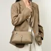 Bolsos cruzados para mujer al por mayor transfronterizos 2026 nuevos más vendidos bolsos para madres de mediana edad bolsos cuadrados pequeños bolsos de mano de moda para el trabajo