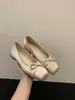 Primeiro Encontro Sazonal Aumentador de Altura 3CM Damasco Suave Sapatos de Noite Femininos 2026 Novo Primavera Verão Vermelho Cetim Sapatilhas