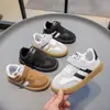 Zapatillas deportivas para niños 2024 nuevo otoño niños suela blanda antideslizantes zapatos de skate niñas zapatos de entrenamiento alemanes transpirables zapatitos blancos de moda