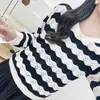 Suéter de tricô vazado listrado ondulado de alta qualidade, novo estilo outono, top casual bonito e moderno para mulheres de meia-idade